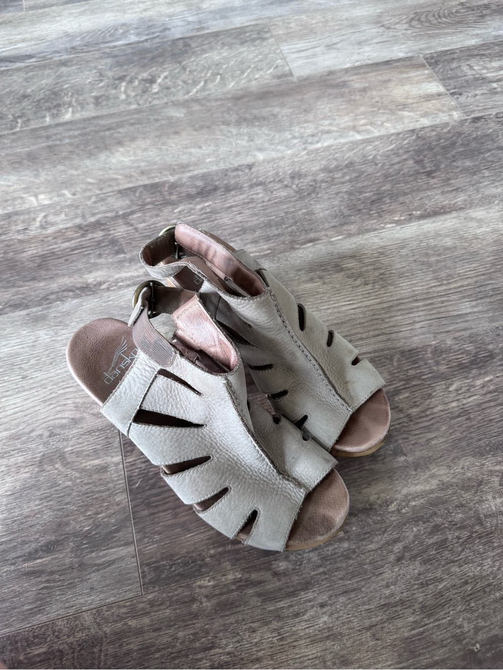 Dansko Taupe Leather Cutout Playform Heeled Sandals with Buckle - Size: 37 - Picture 7 of 10